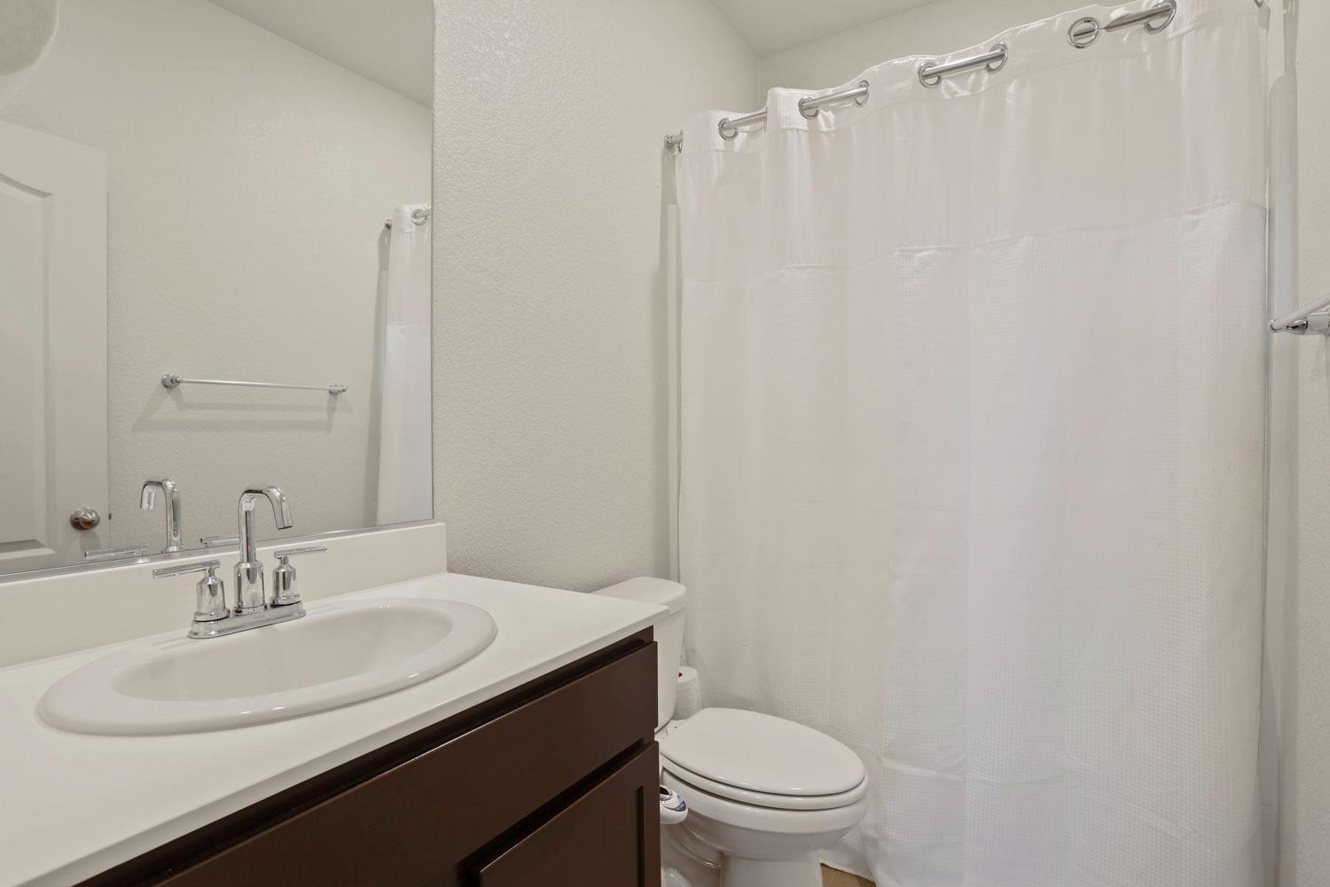 Detail Gallery Image 10 of 37 For 10031 Mount Hood Dr, Stockton,  CA 95219 - 3 Beds | 2/1 Baths