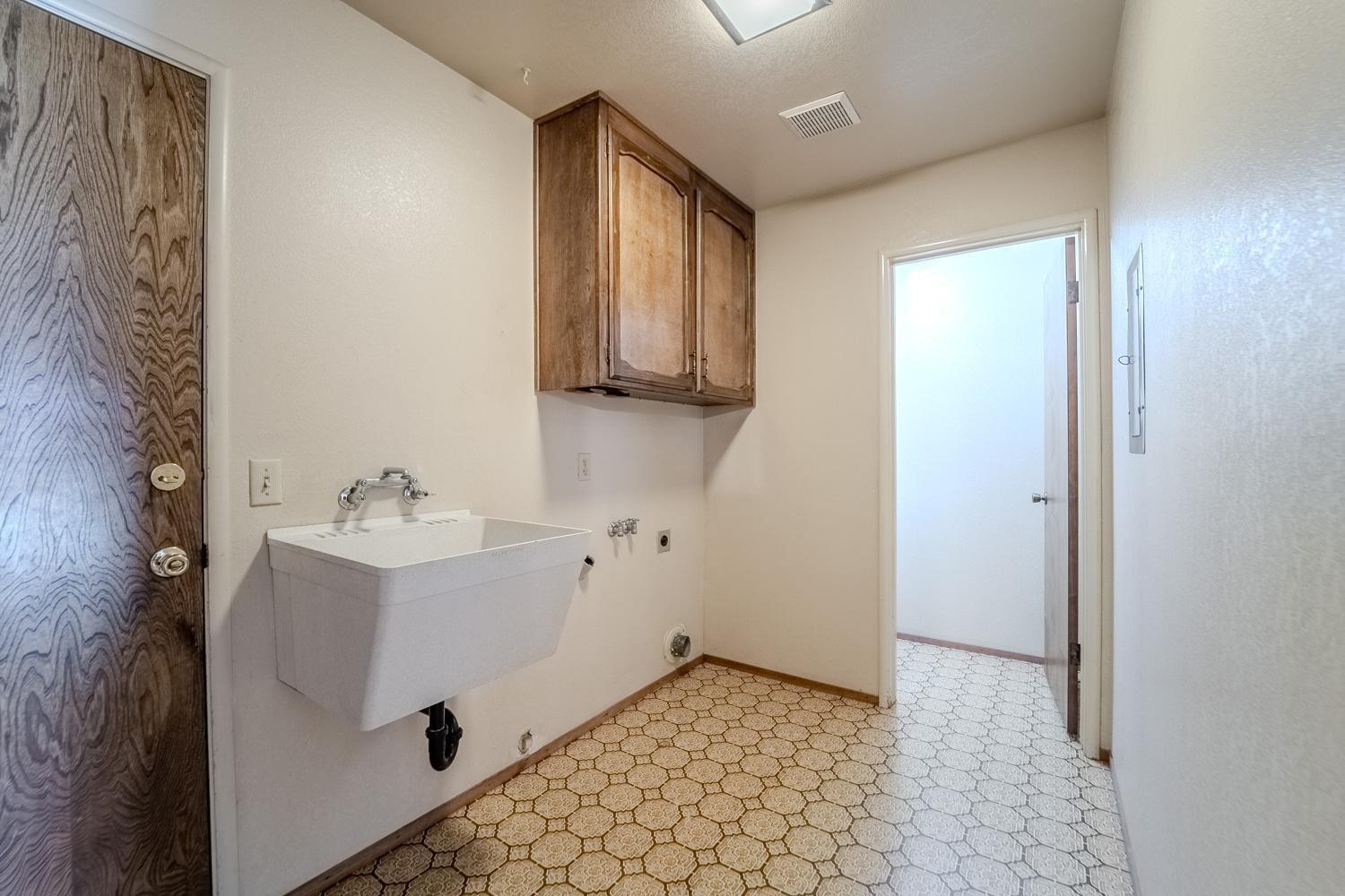 Detail Gallery Image 21 of 29 For 1400 Geary Cir, Yuba City,  CA 95993 - 3 Beds | 2/1 Baths