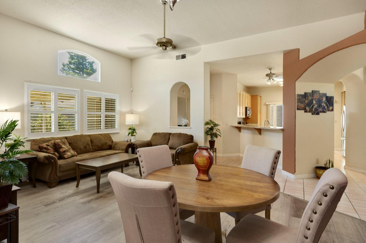 Detail Gallery Image 10 of 31 For 7124 Sunbreeze Ln, Sacramento,  CA 95828 - 2 Beds | 2 Baths