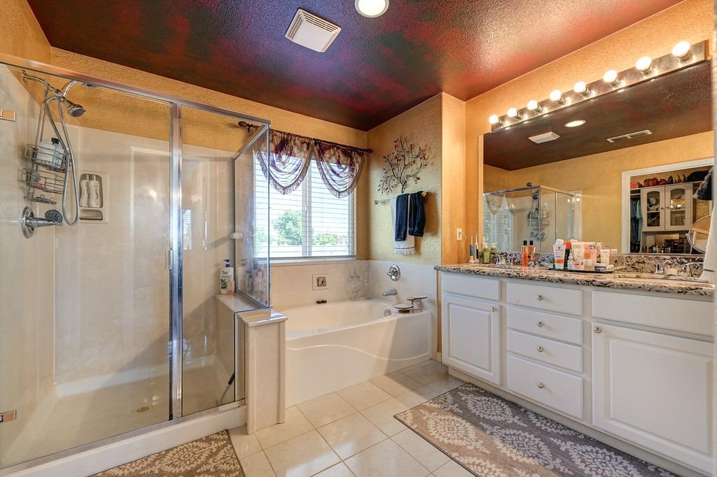 Detail Gallery Image 15 of 27 For 4481 Sundari Ave, Olivehurst,  CA 95961 - 5 Beds | 2/1 Baths