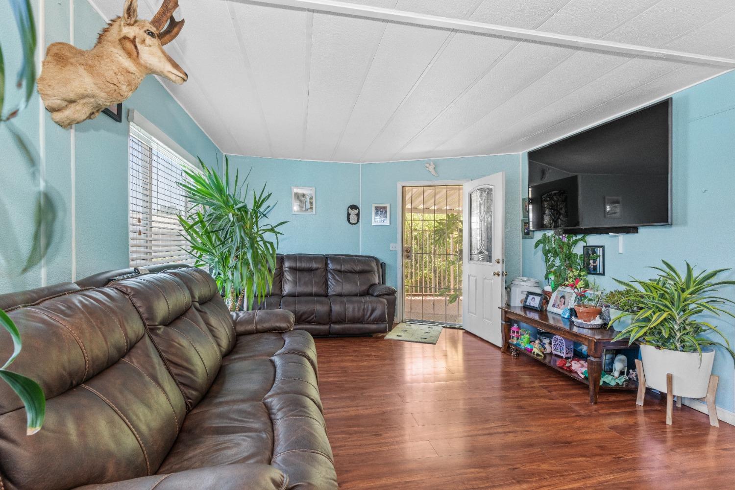 Detail Gallery Image 9 of 24 For 164 Rodeo Dr, Sacramento,  CA 95823 - 2 Beds | 2 Baths