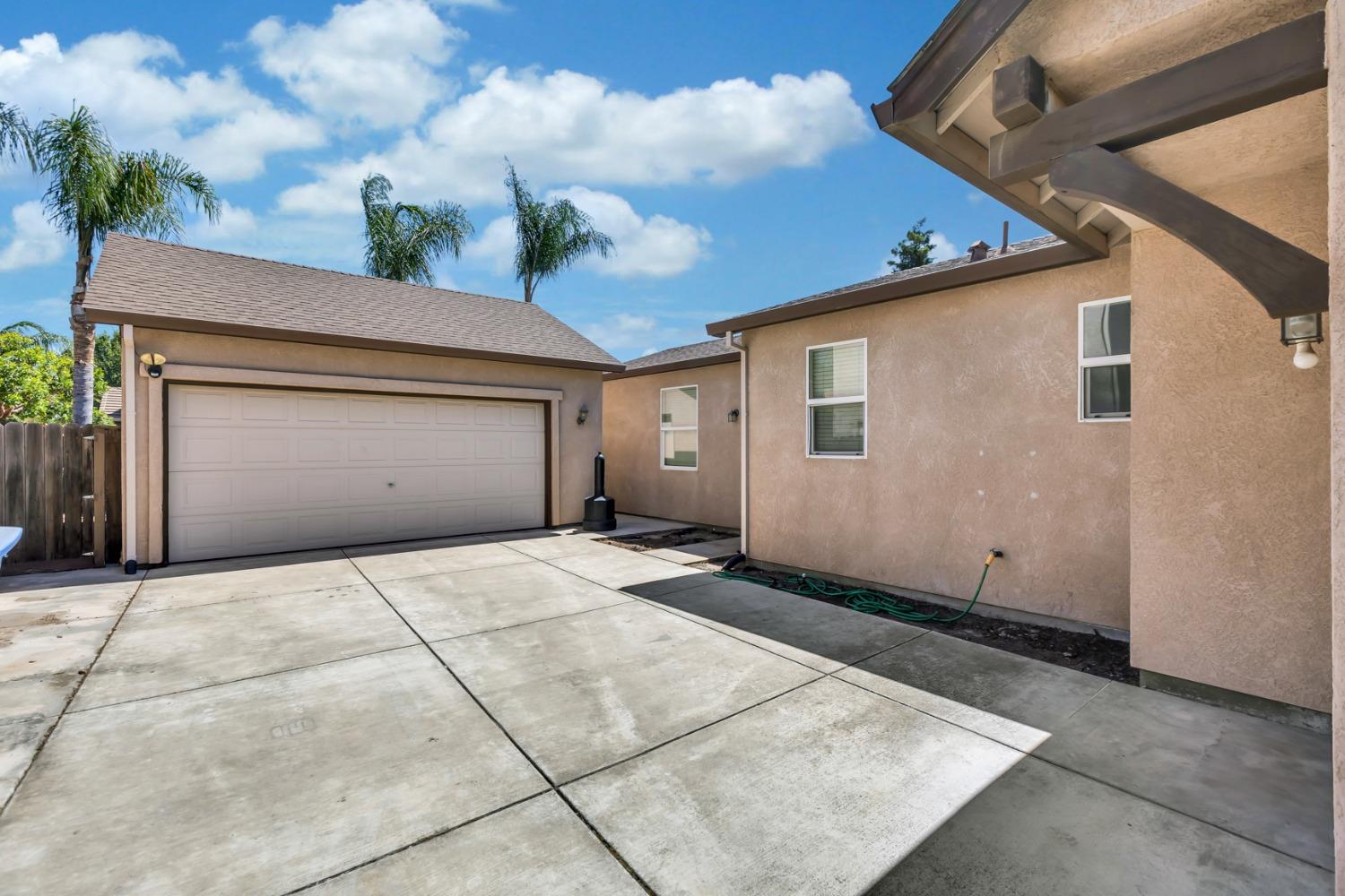 Detail Gallery Image 3 of 28 For 1340 Gianna Ln, Manteca,  CA 95336 - 3 Beds | 2 Baths