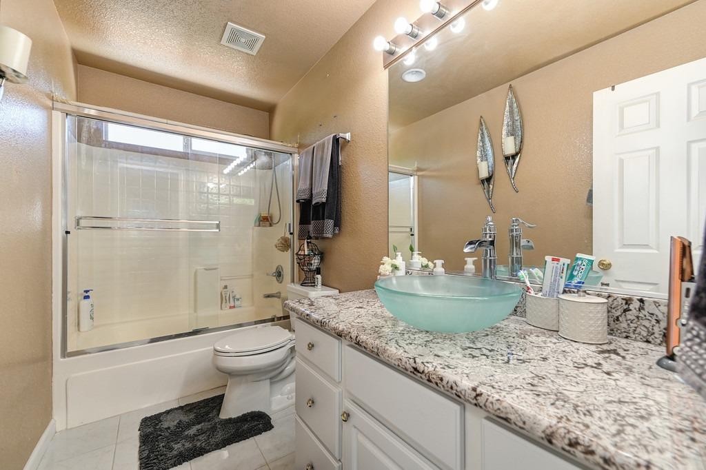 Detail Gallery Image 17 of 27 For 4481 Sundari Ave, Olivehurst,  CA 95961 - 5 Beds | 2/1 Baths