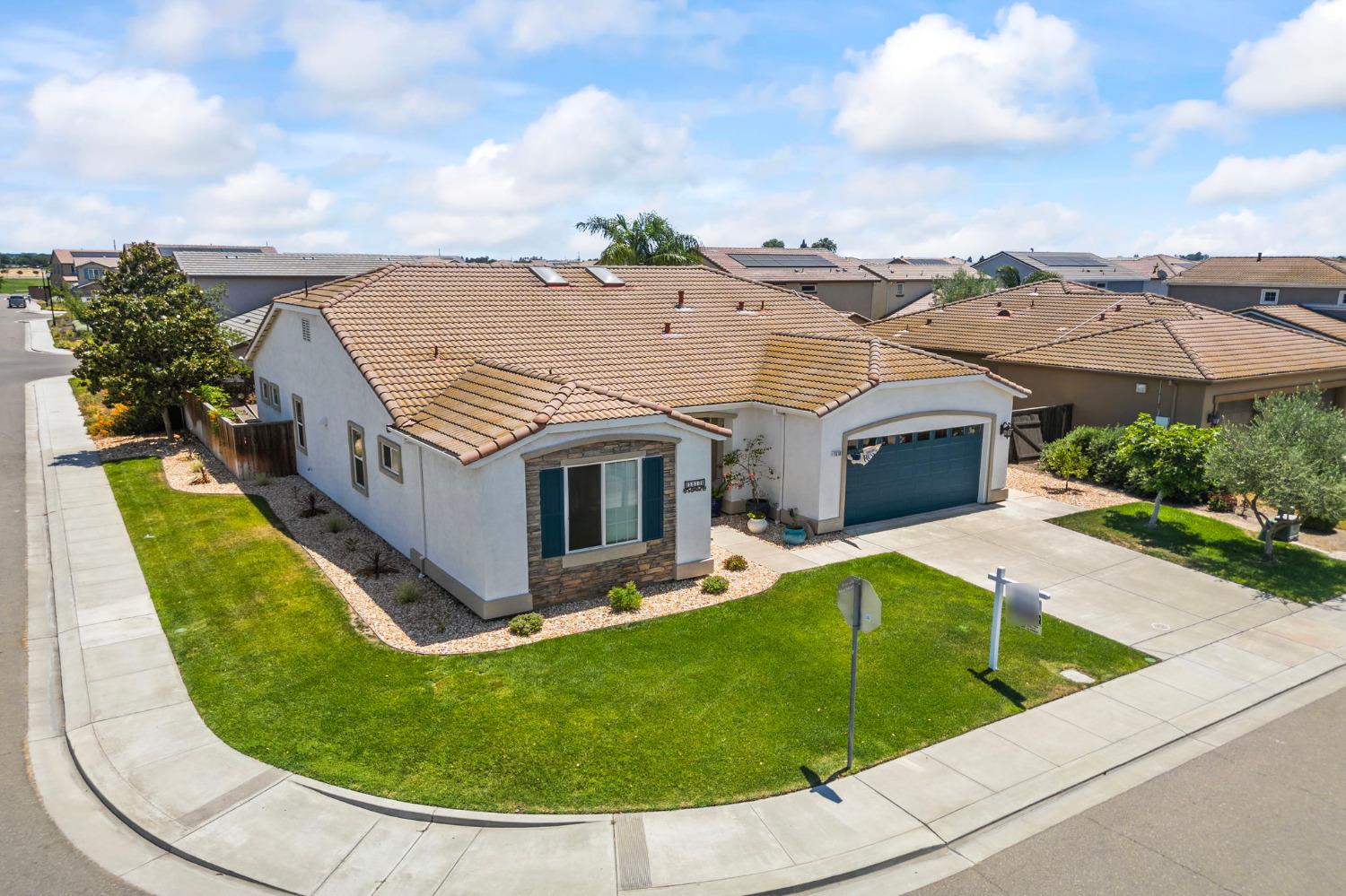 Detail Gallery Image 37 of 39 For 1510 Red Ribbons Ln, Manteca,  CA 95337 - 3 Beds | 3 Baths