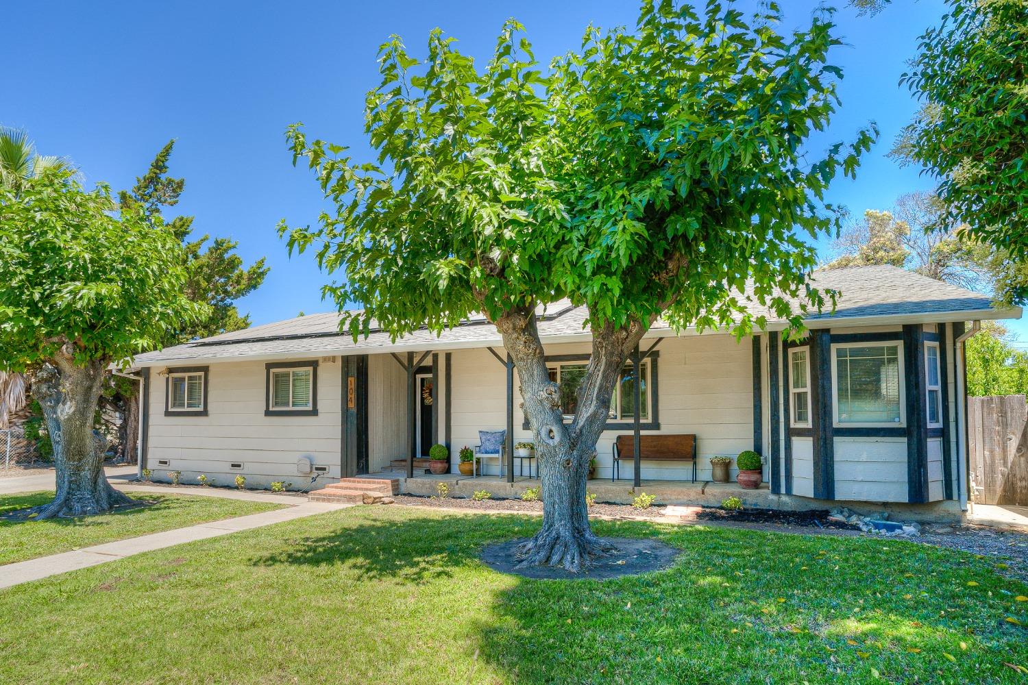 E Clay Street, Colusa, California image 1