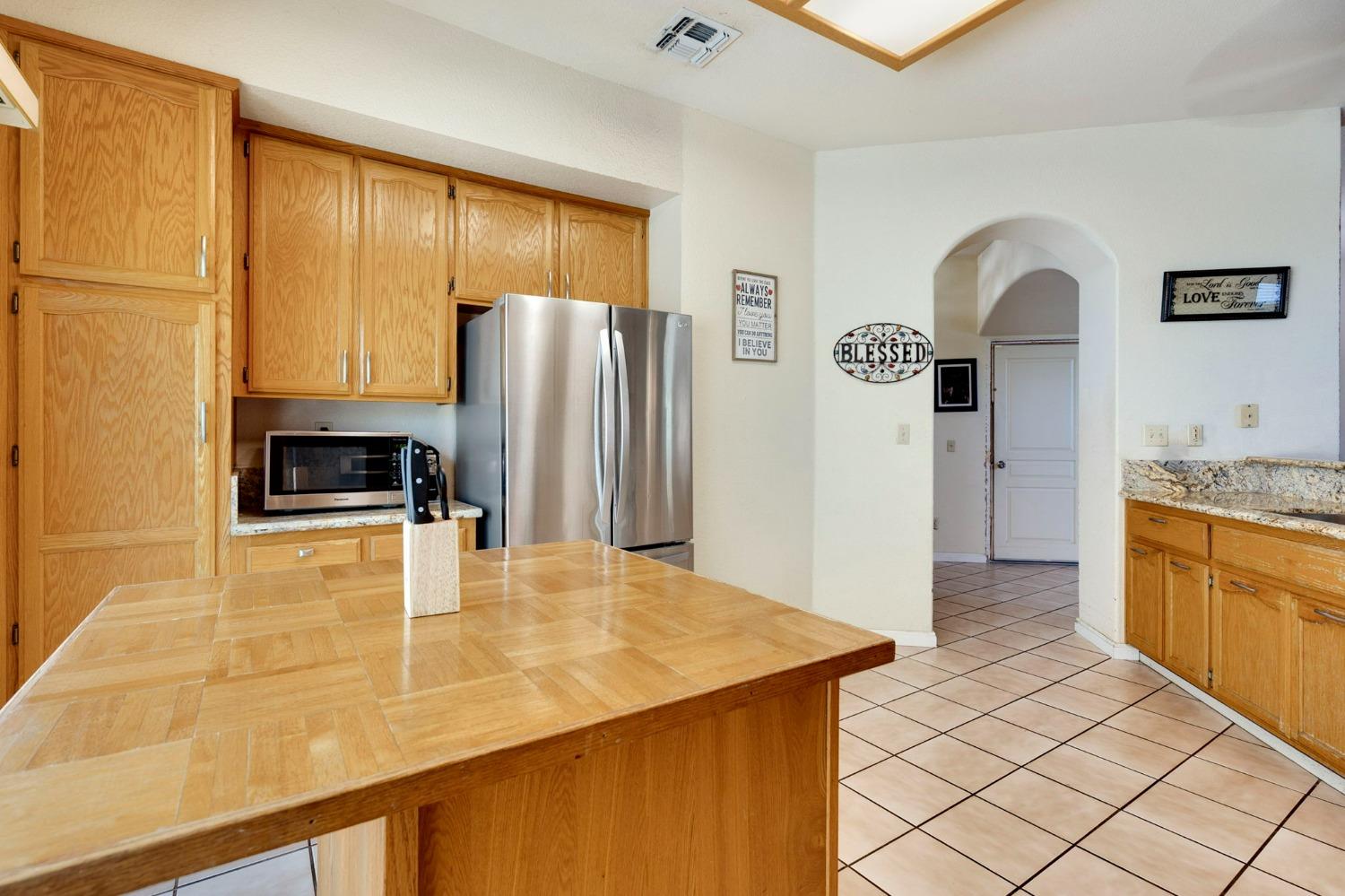 Detail Gallery Image 14 of 31 For 7124 Sunbreeze Ln, Sacramento,  CA 95828 - 2 Beds | 2 Baths