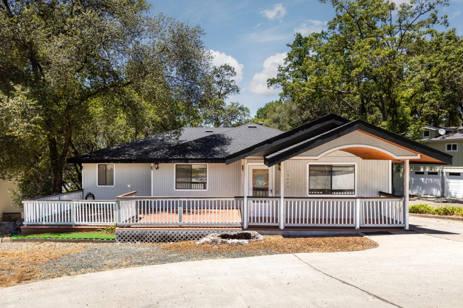 Detail Gallery Image 1 of 1 For 15075 Woodland Loop, Penn Valley,  CA 95946 - 4 Beds | 3 Baths