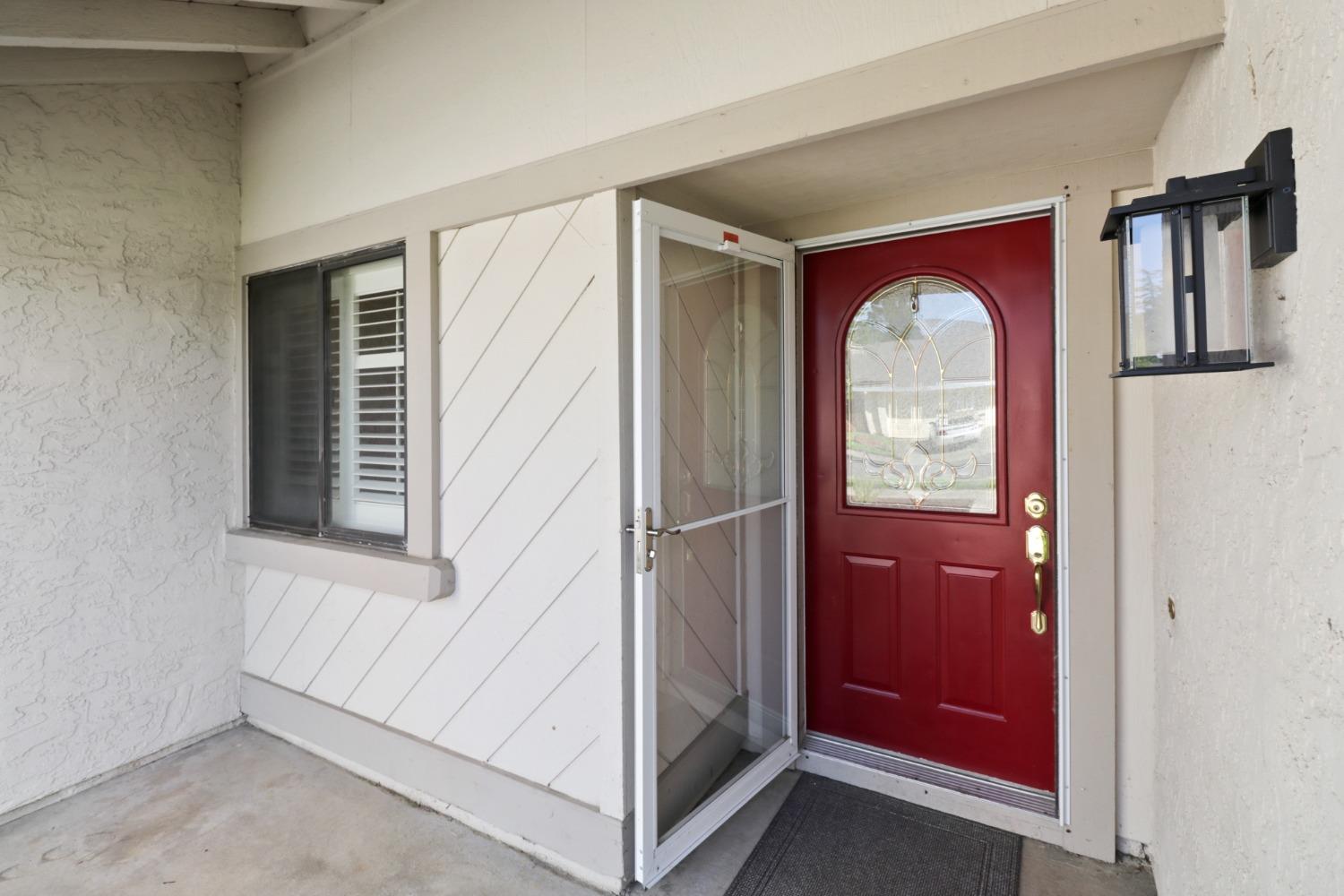 Detail Gallery Image 2 of 48 For 11136 Mace River Ct, Rancho Cordova,  CA 95670 - 3 Beds | 2 Baths