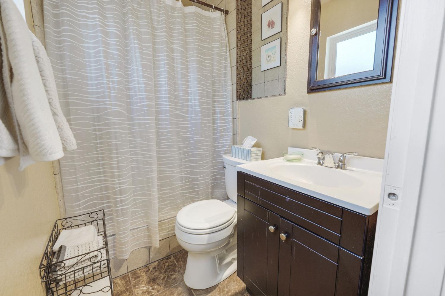 Detail Gallery Image 16 of 27 For 7569 South Pkwy, Sacramento,  CA 95823 - 3 Beds | 2 Baths