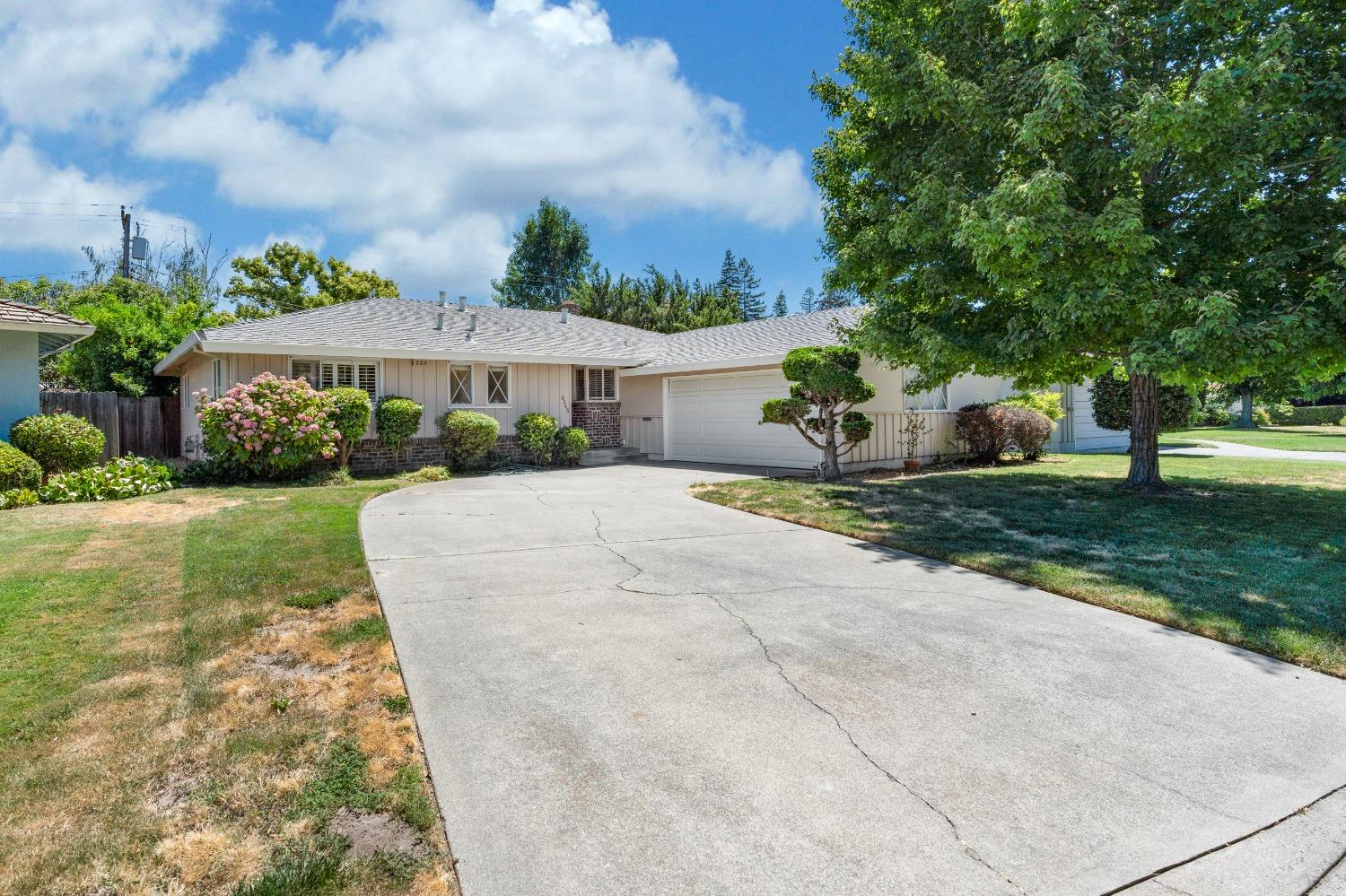 Detail Gallery Image 1 of 1 For 5545 Dorset Way, Sacramento,  CA 95822 - 3 Beds | 2 Baths