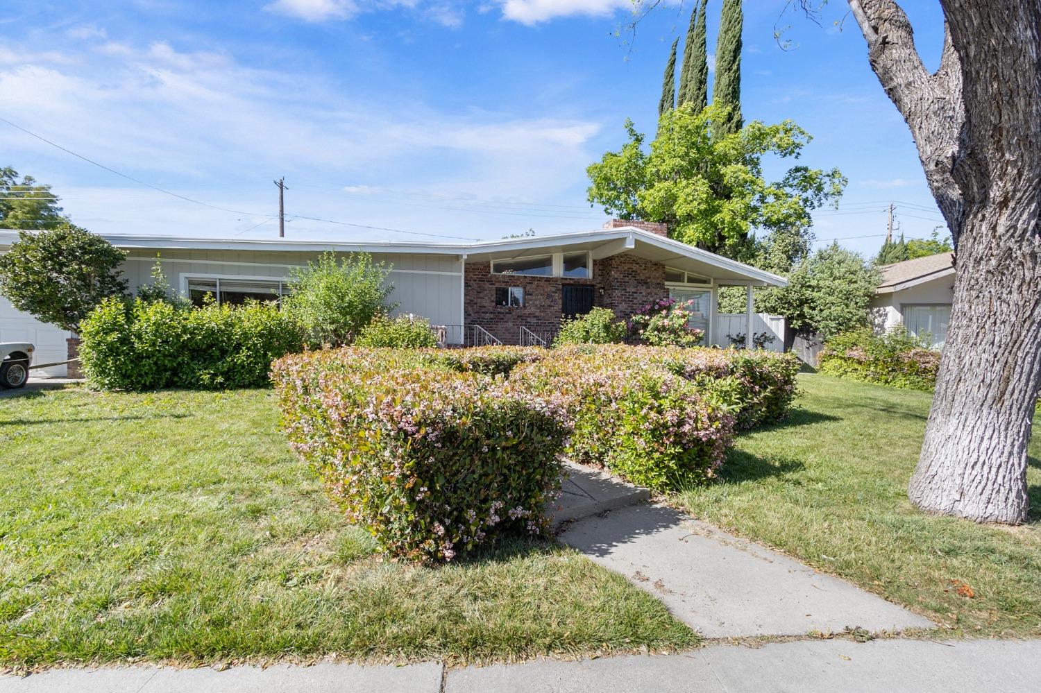 Detail Gallery Image 2 of 20 For 835 W Beverly Pl, Tracy,  CA 95376 - 3 Beds | 2 Baths