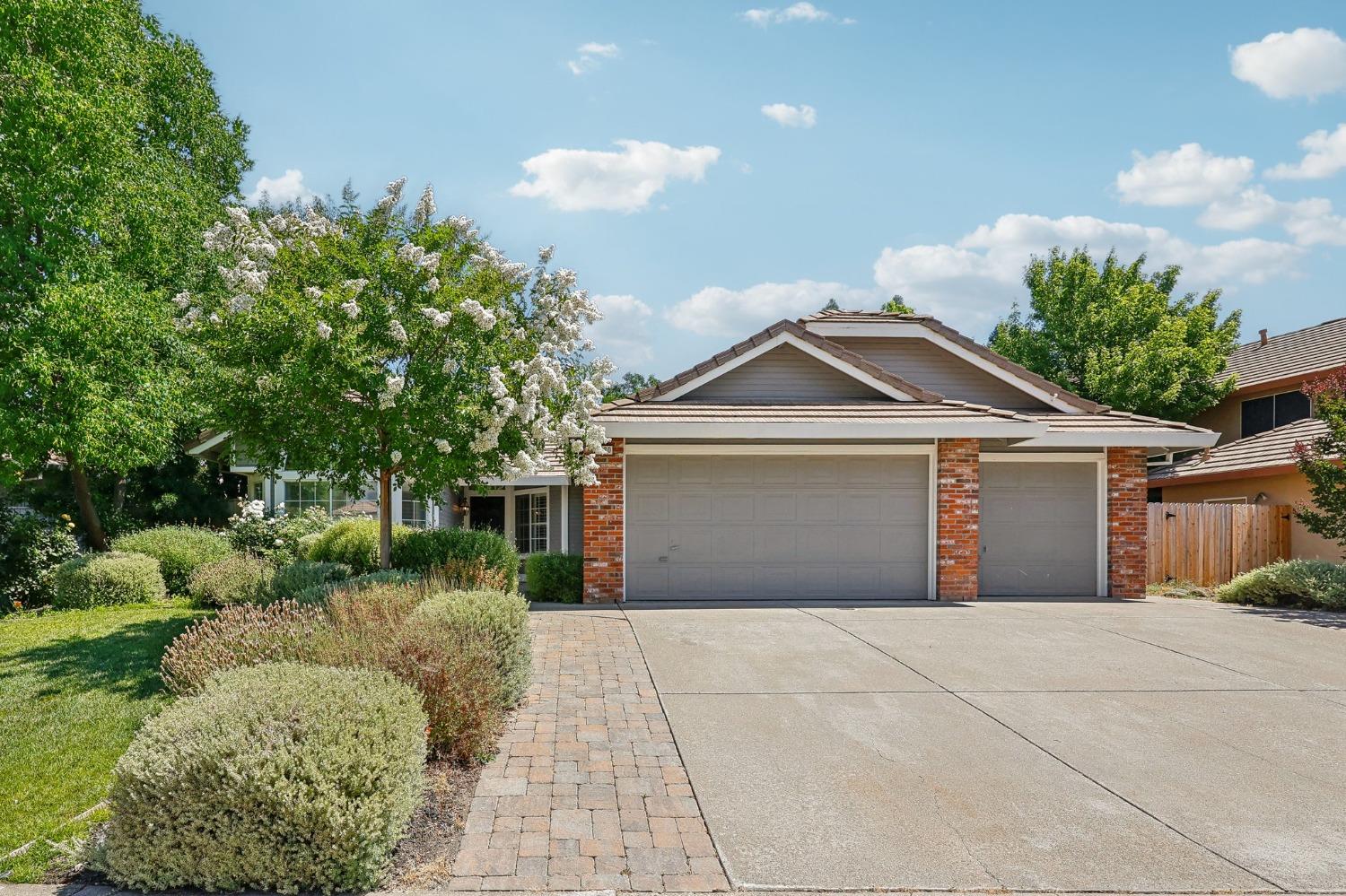 Detail Gallery Image 1 of 1 For 1220 Camino Capistrano, Roseville,  CA 95747 - 3 Beds | 2 Baths