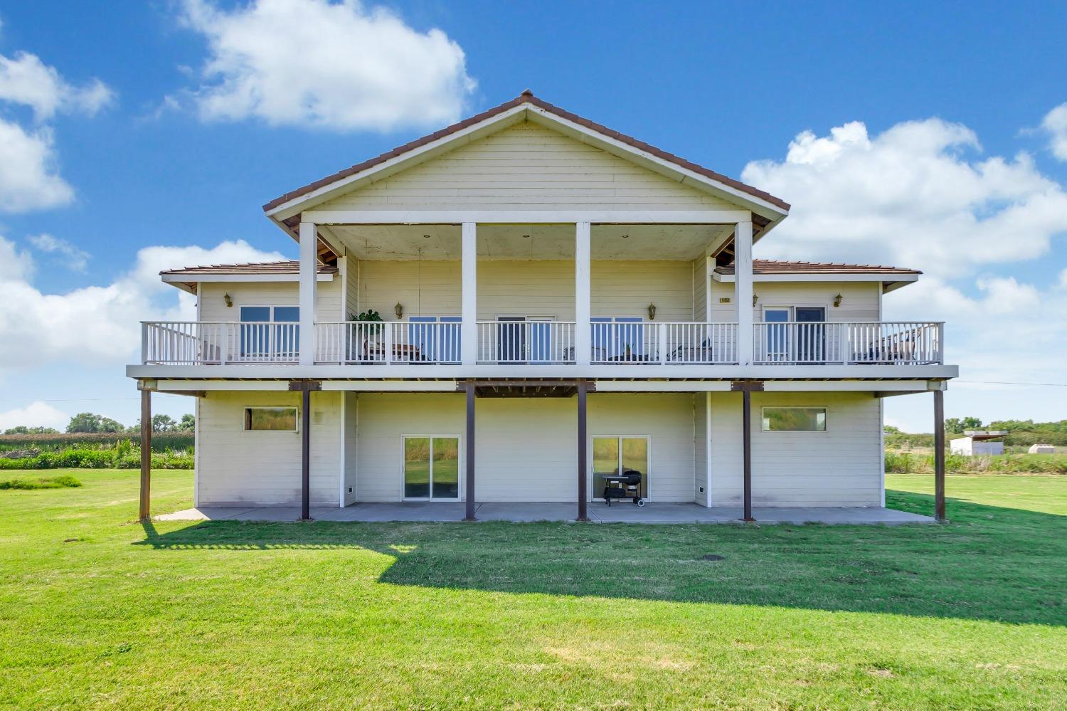 Detail Gallery Image 3 of 99 For 19050 Sherman Island East Le Rd, Rio Vista,  CA 94571 - 4 Beds | 2 Baths