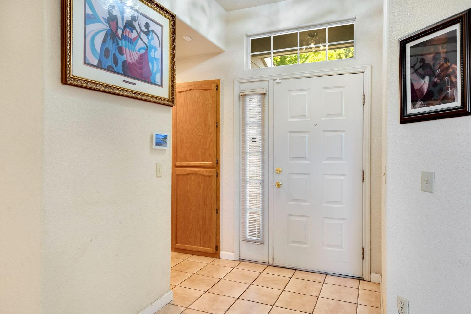 Detail Gallery Image 4 of 31 For 7124 Sunbreeze Ln, Sacramento,  CA 95828 - 2 Beds | 2 Baths