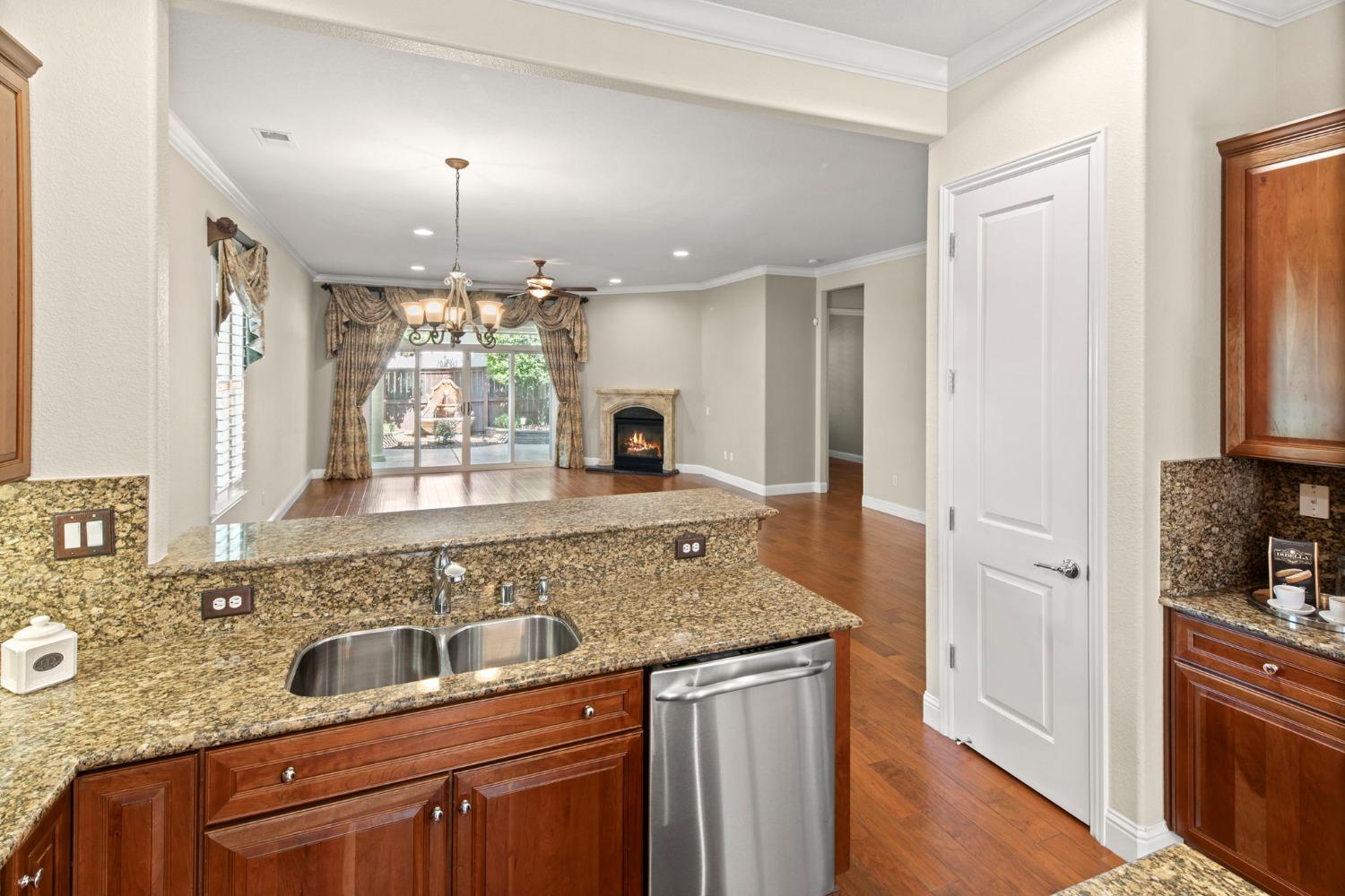 Detail Gallery Image 26 of 57 For 2081 Devonport Loop, Roseville,  CA 95747 - 2 Beds | 2 Baths