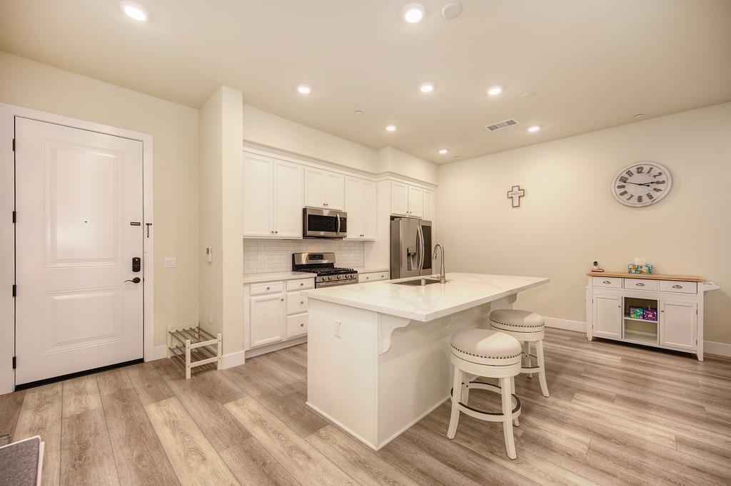 Detail Gallery Image 4 of 50 For 1661 Spring St #231,  Davis,  CA 95616 - 2 Beds | 2 Baths