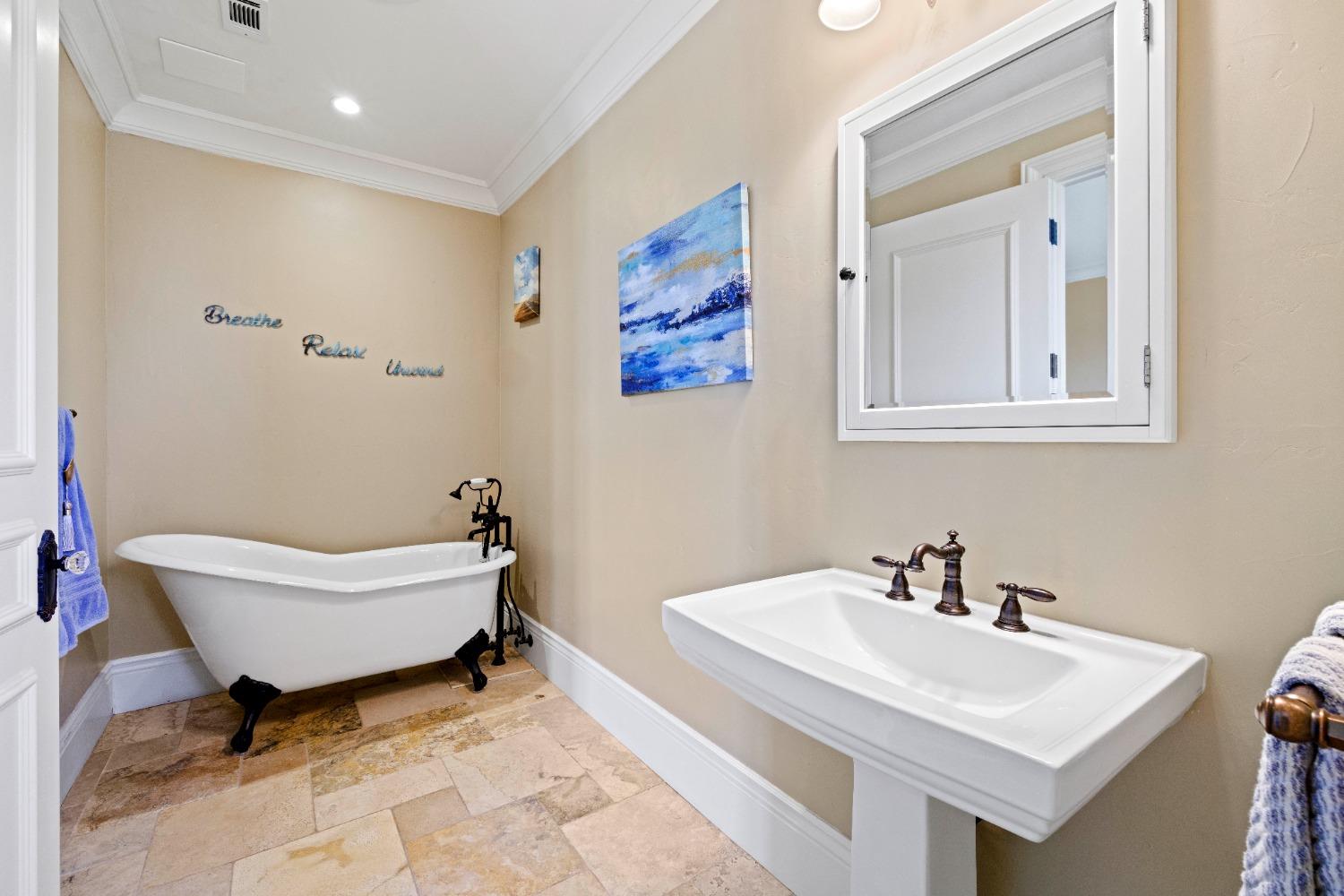 Detail Gallery Image 30 of 51 For 8120 Brookhollow Ct, Loomis,  CA 95650 - 5 Beds | 4/1 Baths