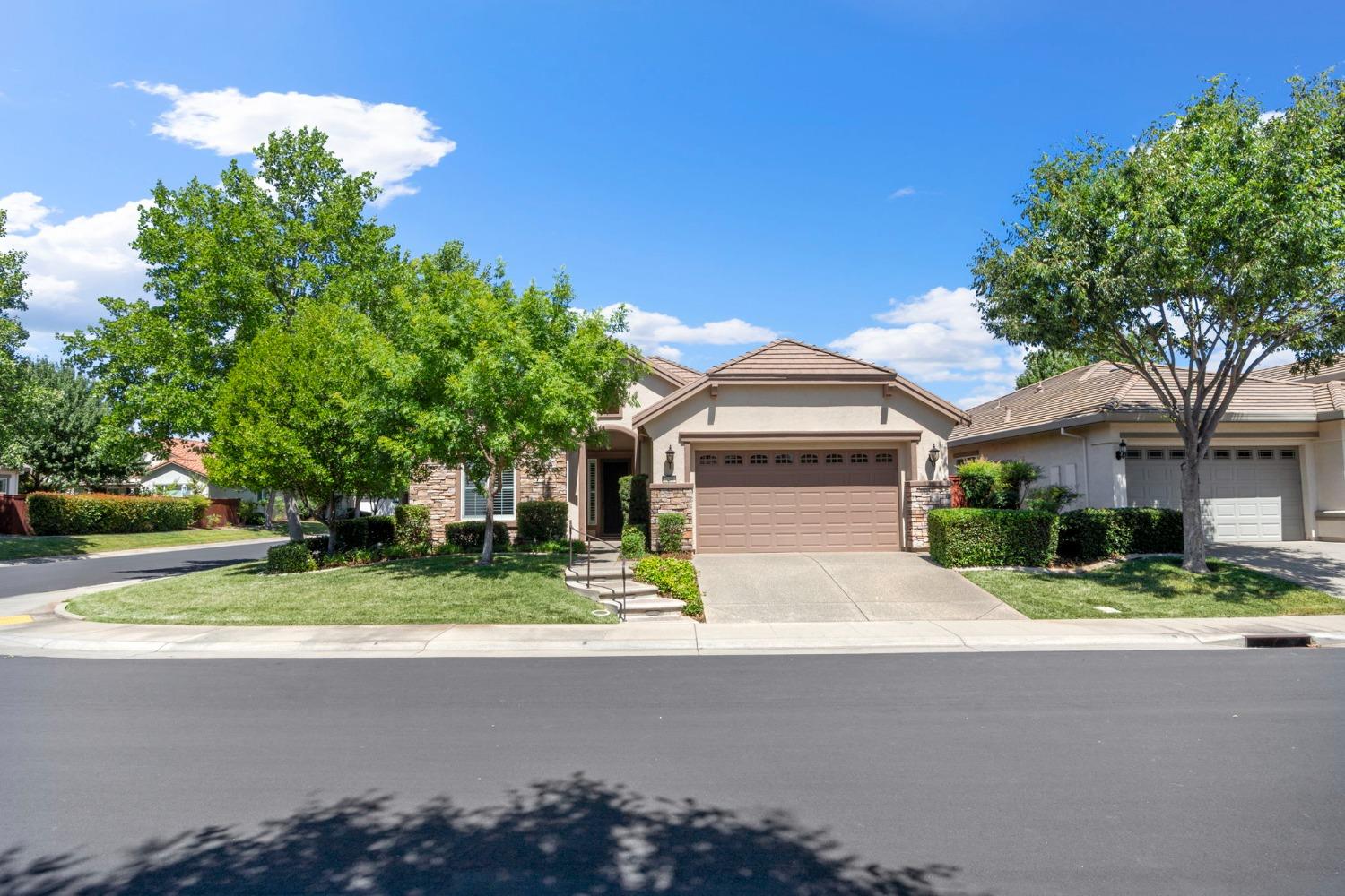 Detail Gallery Image 2 of 57 For 2081 Devonport Loop, Roseville,  CA 95747 - 2 Beds | 2 Baths