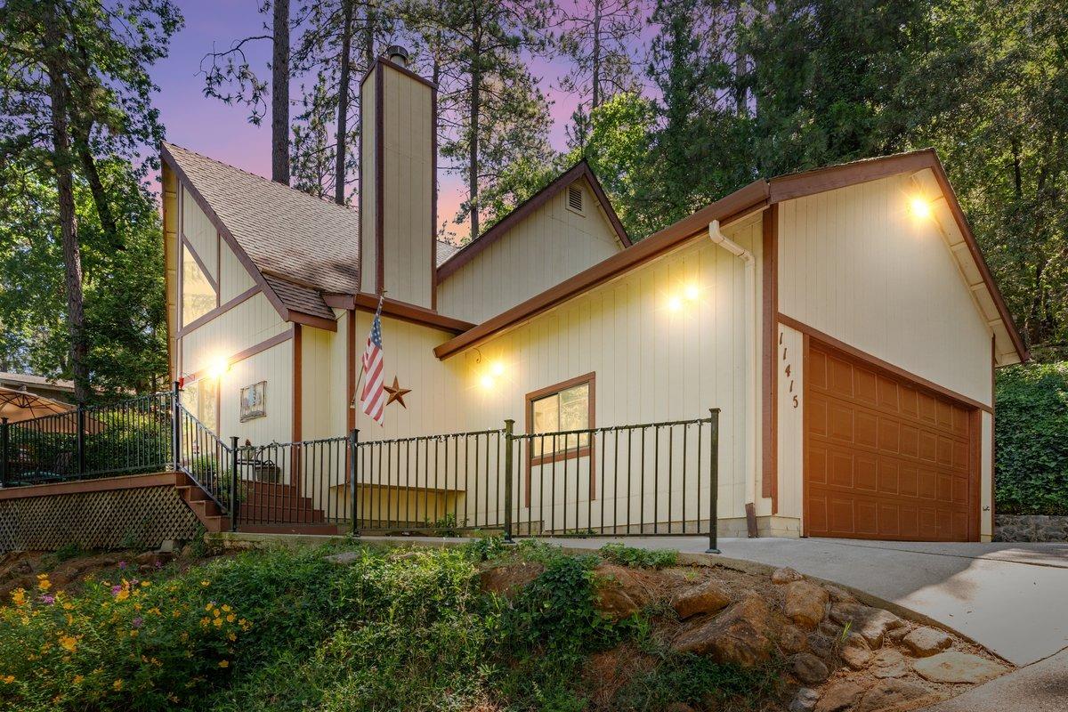 Detail Gallery Image 1 of 47 For 11415 Sunset Pl, Grass Valley,  CA 95949 - 3 Beds | 2 Baths