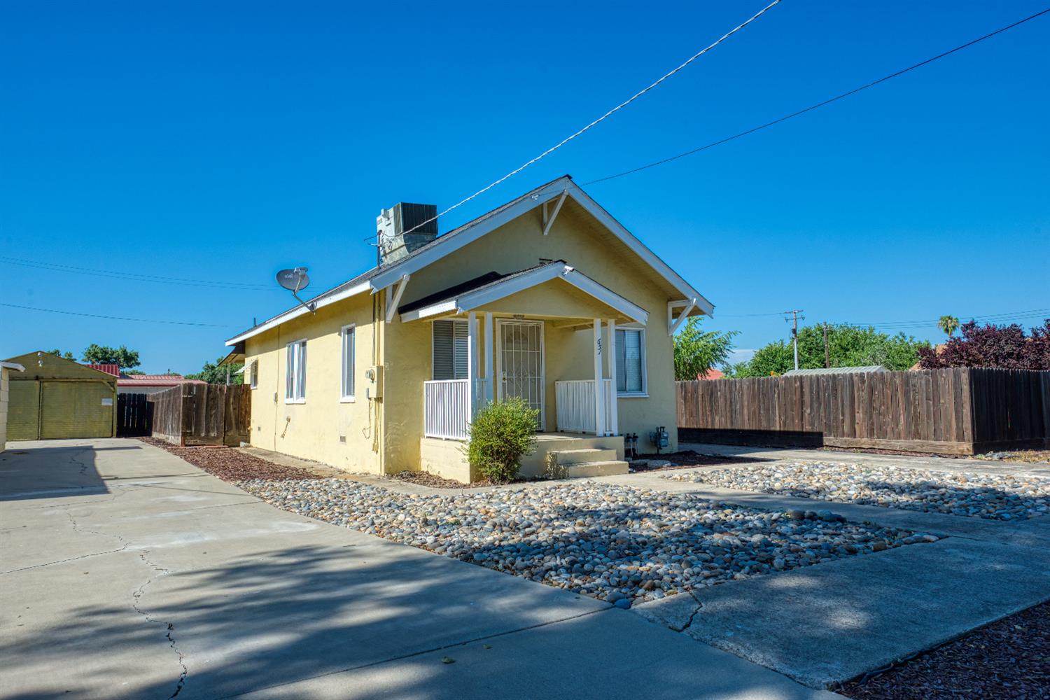 Wallis Avenue, Gustine, California image 2