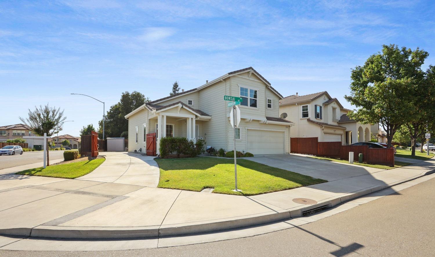 Detail Gallery Image 3 of 34 For 4478 Bonsai Ave, Tracy,  CA 95377 - 3 Beds | 2/1 Baths