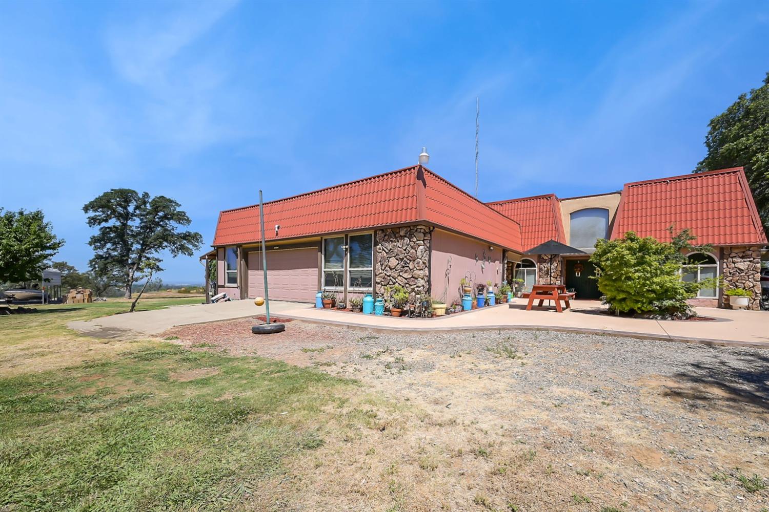 Detail Gallery Image 9 of 89 For 12708 Lone Tree Way, Marysville,  CA 95901 - 8 Beds | 3/1 Baths