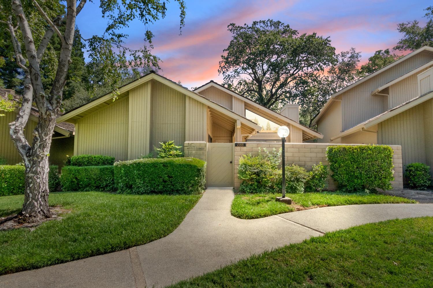 Detail Gallery Image 1 of 1 For 2188 Promontory Point Ln, Gold River,  CA 95670 - 2 Beds | 2 Baths