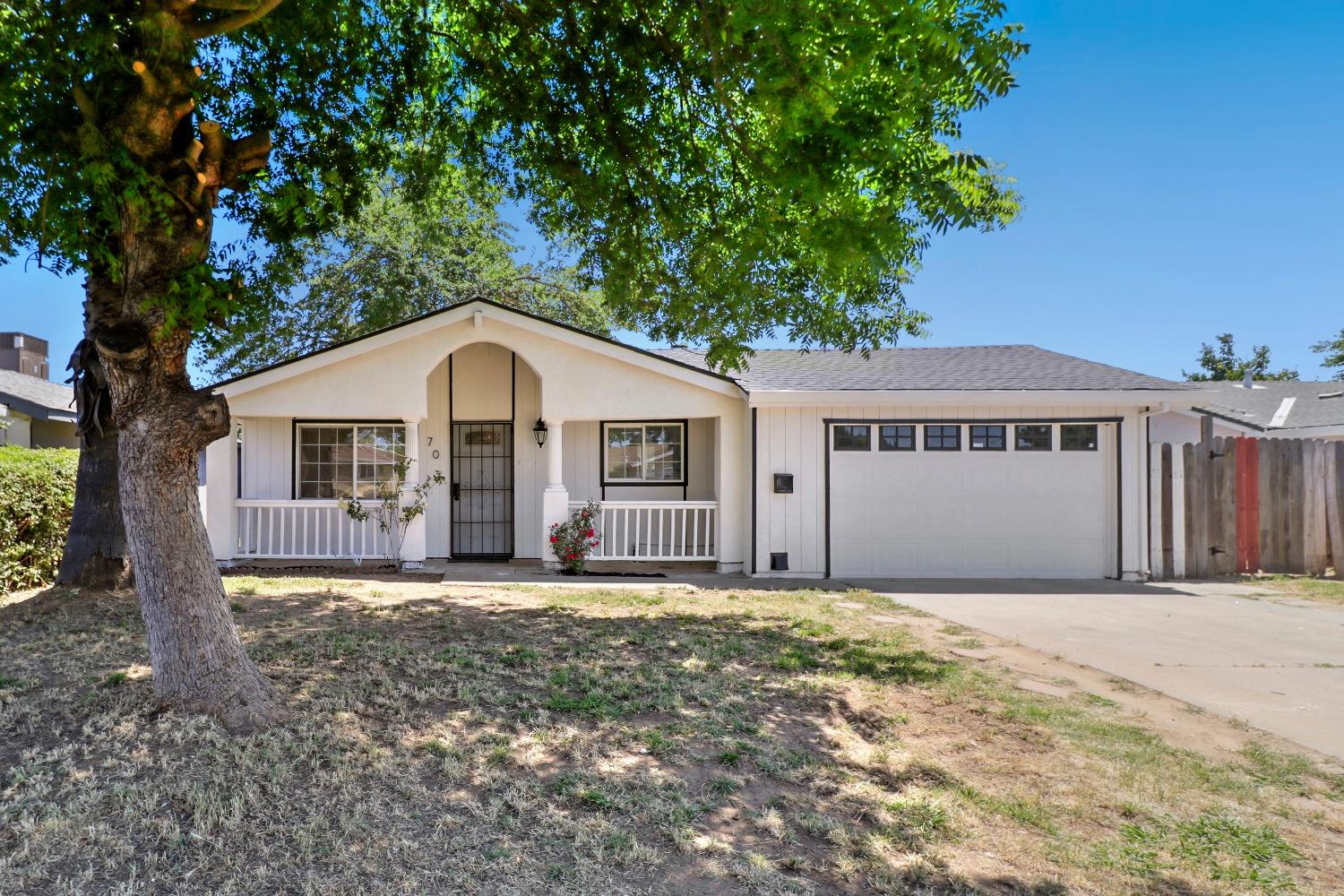 Detail Gallery Image 1 of 1 For 70 Thatcher Cir, Sacramento,  CA 95823 - 2 Beds | 1 Baths