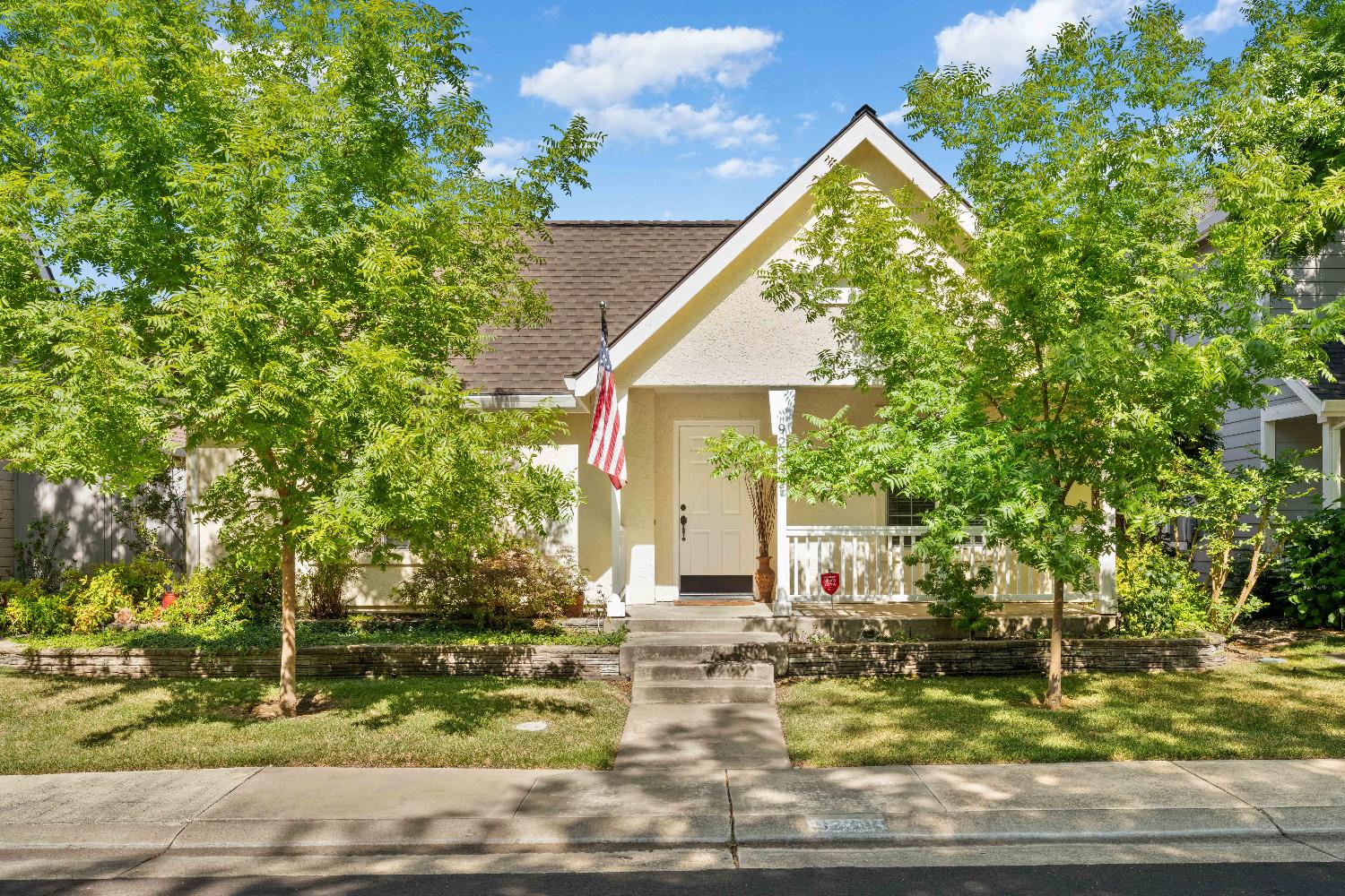 Detail Gallery Image 1 of 1 For 9235 Delair Way, Elk Grove,  CA 95758 - 3 Beds | 2 Baths