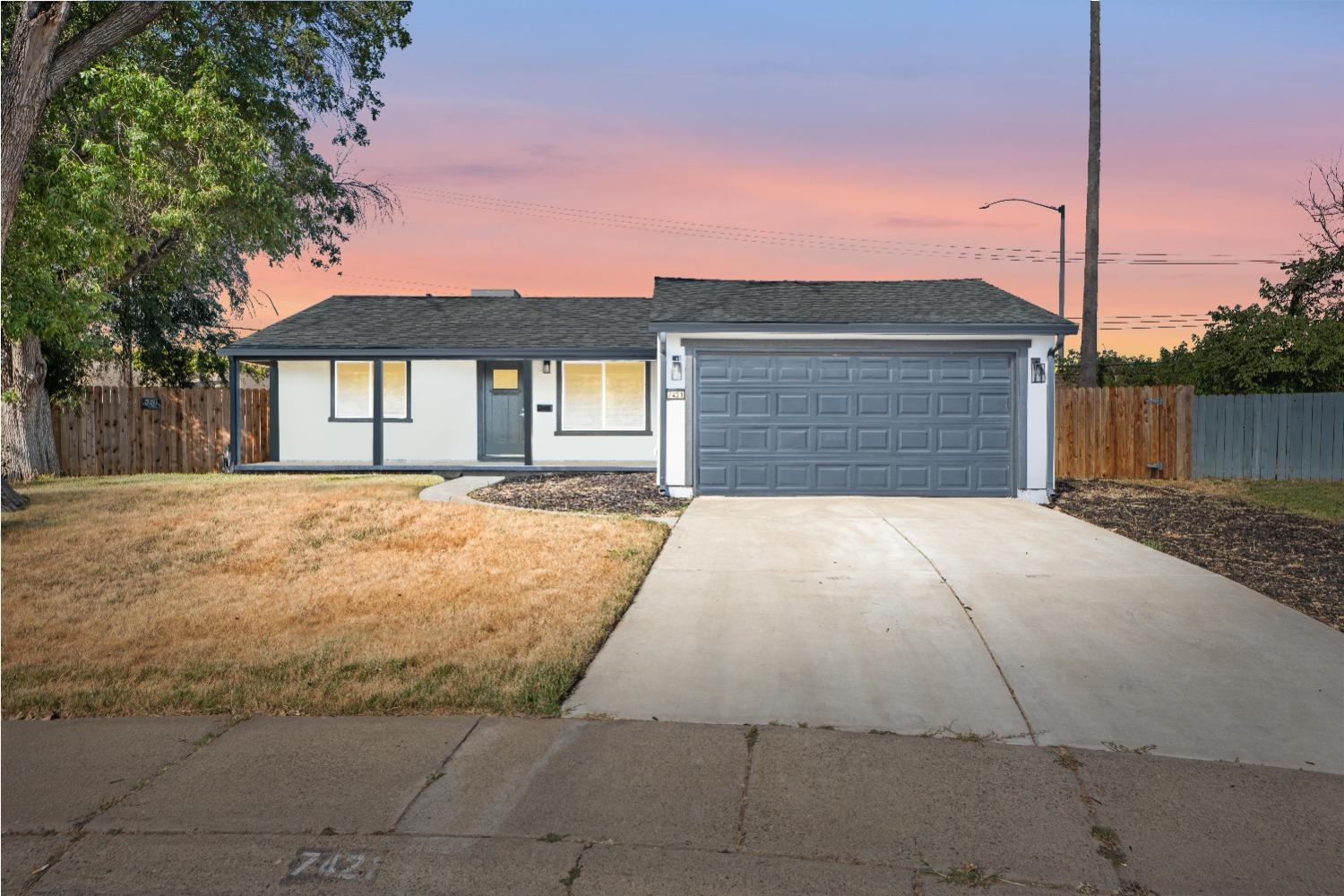 Detail Gallery Image 1 of 42 For 7421 Circle Pkwy, Sacramento,  CA 95823 - 3 Beds | 2 Baths