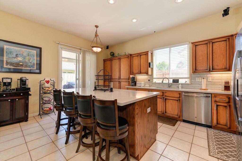 Detail Gallery Image 10 of 36 For 1669 Calabasa Dr, Lincoln,  CA 95648 - 3 Beds | 2 Baths