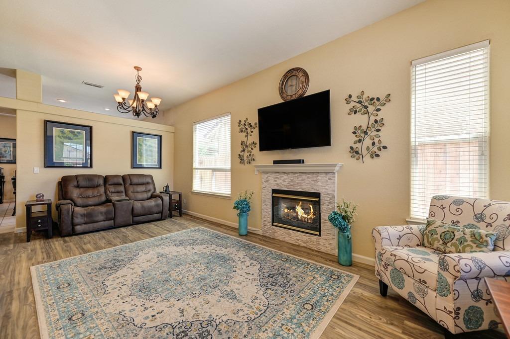 Detail Gallery Image 6 of 36 For 1669 Calabasa Dr, Lincoln,  CA 95648 - 3 Beds | 2 Baths