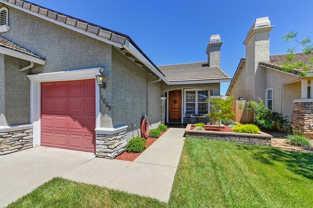 Detail Gallery Image 2 of 36 For 1669 Calabasa Dr, Lincoln,  CA 95648 - 3 Beds | 2 Baths