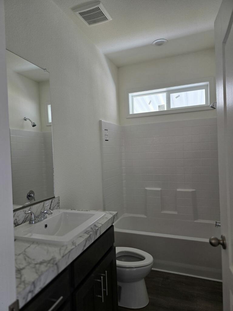 Detail Gallery Image 8 of 14 For Address Is Not Disclosed, Other City,  CA 97501 - 3 Beds | 2 Baths