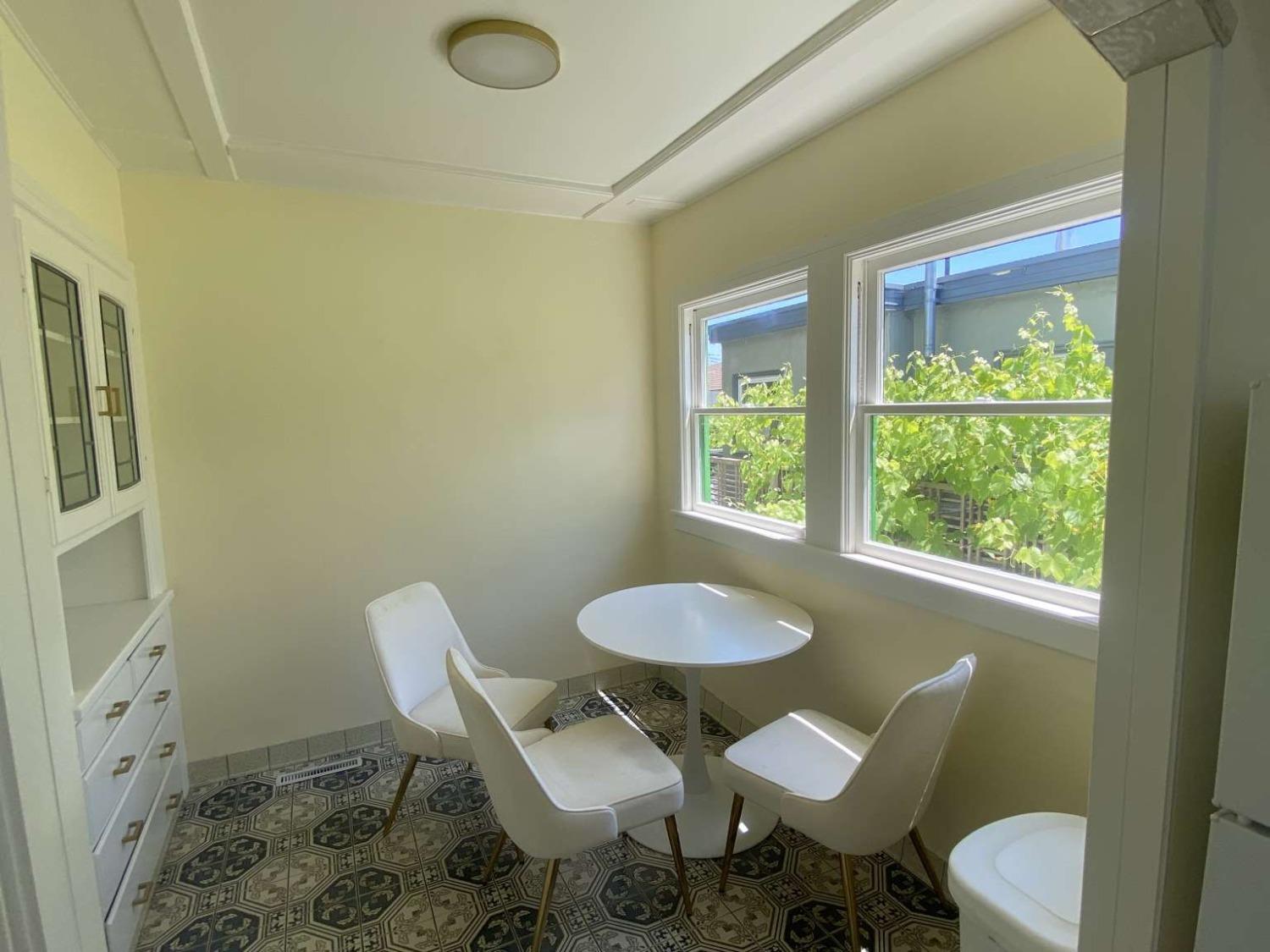 Detail Gallery Image 9 of 13 For 2801 Clay St, Alameda,  CA 94501 - 2 Beds | 1 Baths