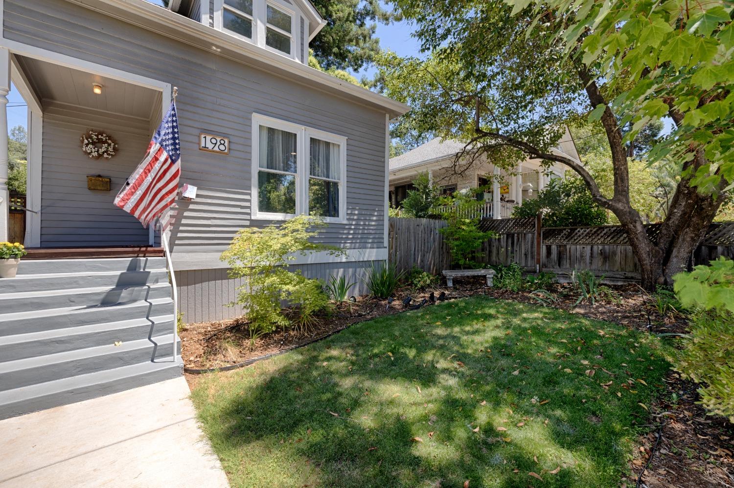 Detail Gallery Image 1 of 1 For 198 Pine St, Auburn,  CA 95603 - 4 Beds | 1 Baths