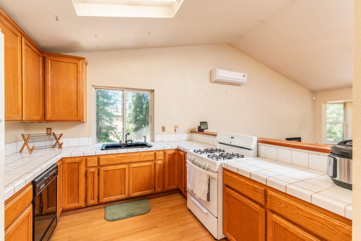 Detail Gallery Image 11 of 38 For 5182 Cedarwood Ln, Placerville,  CA 95667 - 3 Beds | 2 Baths