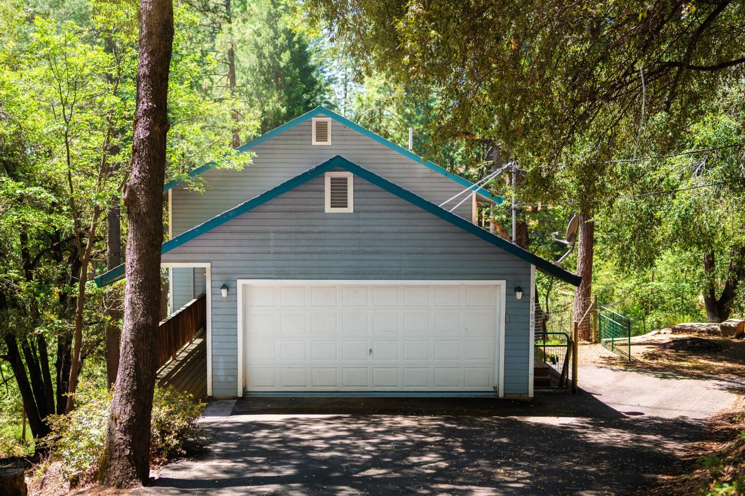 Detail Gallery Image 2 of 38 For 5182 Cedarwood Ln, Placerville,  CA 95667 - 3 Beds | 2 Baths