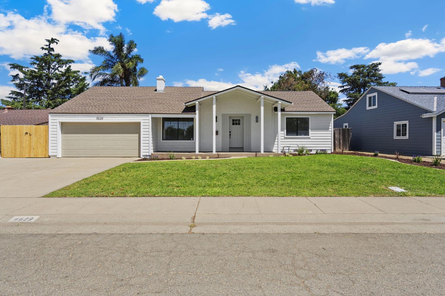 Detail Gallery Image 1 of 1 For 4629 B Pkwy, Sacramento,  CA 95823 - 3 Beds | 2/1 Baths