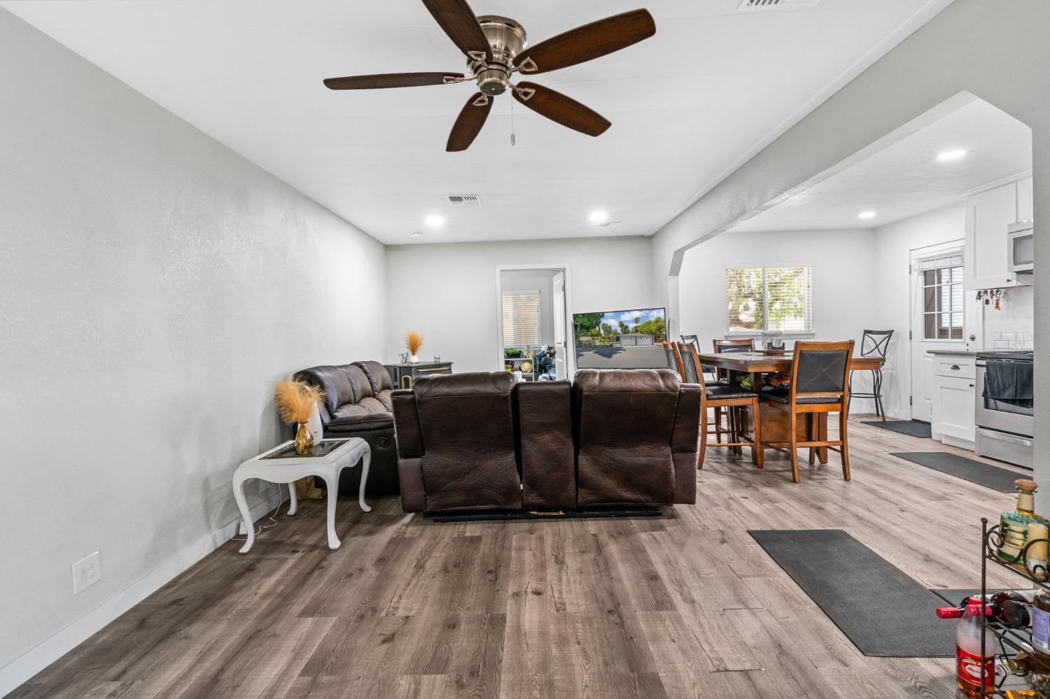 Detail Gallery Image 6 of 23 For 4399 Aplicella Ct 22, Manteca,  CA 95337 - 3 Beds | 2 Baths