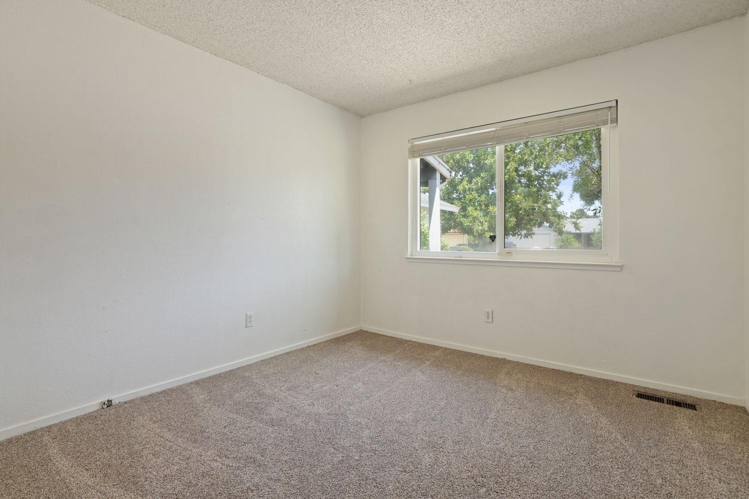 Detail Gallery Image 9 of 35 For 1436 Montclair Dr, Modesto,  CA 95350 - 3 Beds | 2 Baths