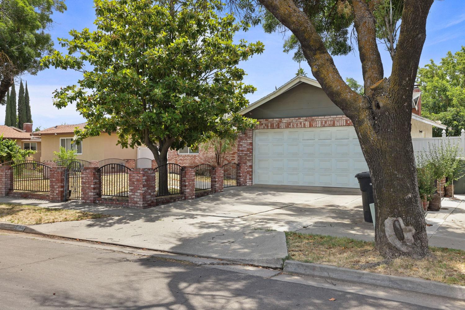 Detail Gallery Image 2 of 35 For 1436 Montclair Dr, Modesto,  CA 95350 - 3 Beds | 2 Baths