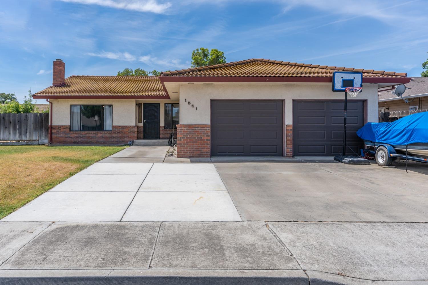 Detail Gallery Image 1 of 1 For 1541 Greenbriar Way, Los Banos,  CA 93635 - 3 Beds | 2 Baths