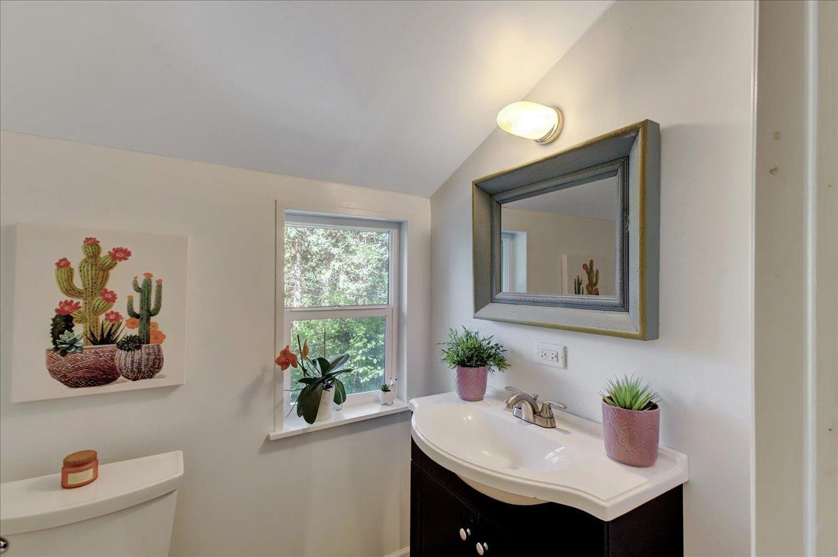 Detail Gallery Image 17 of 71 For 13874 Greenhorn Rd, Grass Valley,  CA 95945 - 2 Beds | 2/1 Baths