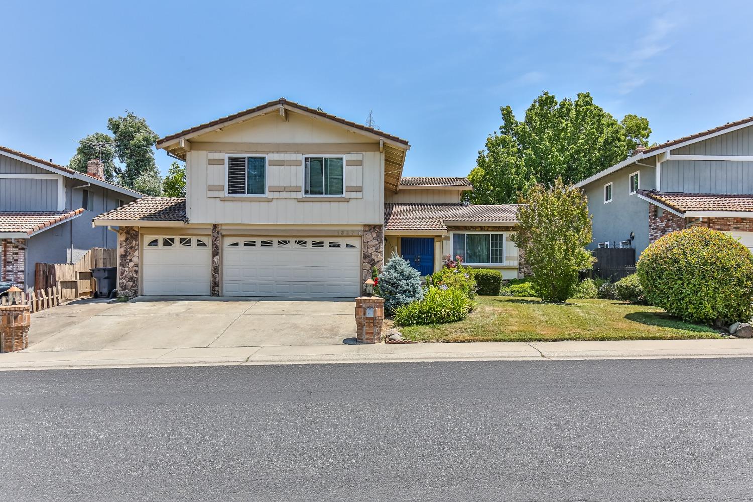 Detail Gallery Image 1 of 1 For 1327 Blossom Hill Way, Roseville,  CA 95661 - 4 Beds | 2/1 Baths