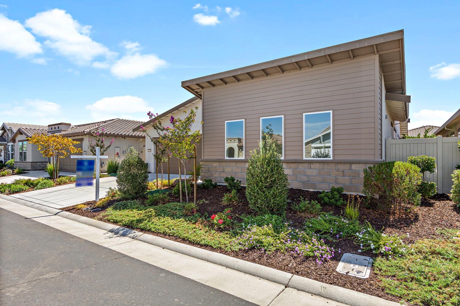 Detail Gallery Image 3 of 42 For 4096 Afterlight Ln, Roseville,  CA 95747 - 3 Beds | 2/1 Baths