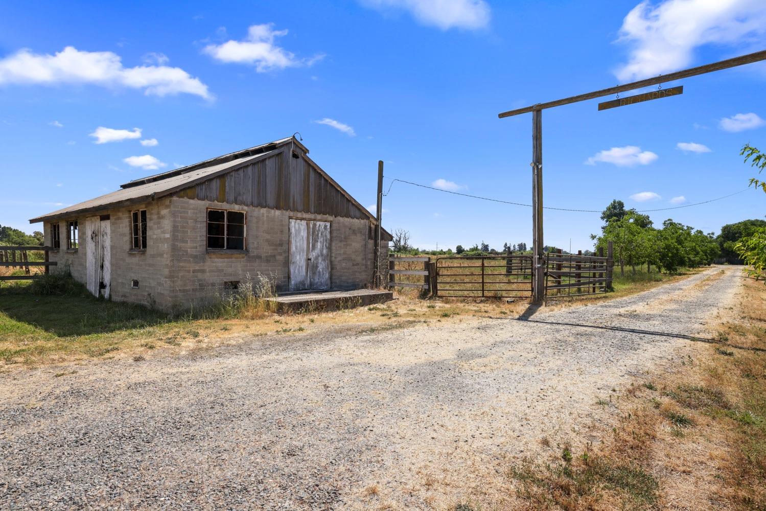 Detail Gallery Image 3 of 52 For 11643 Sawyer Ave, Oakdale,  CA 95361 - 3 Beds | 1 Baths