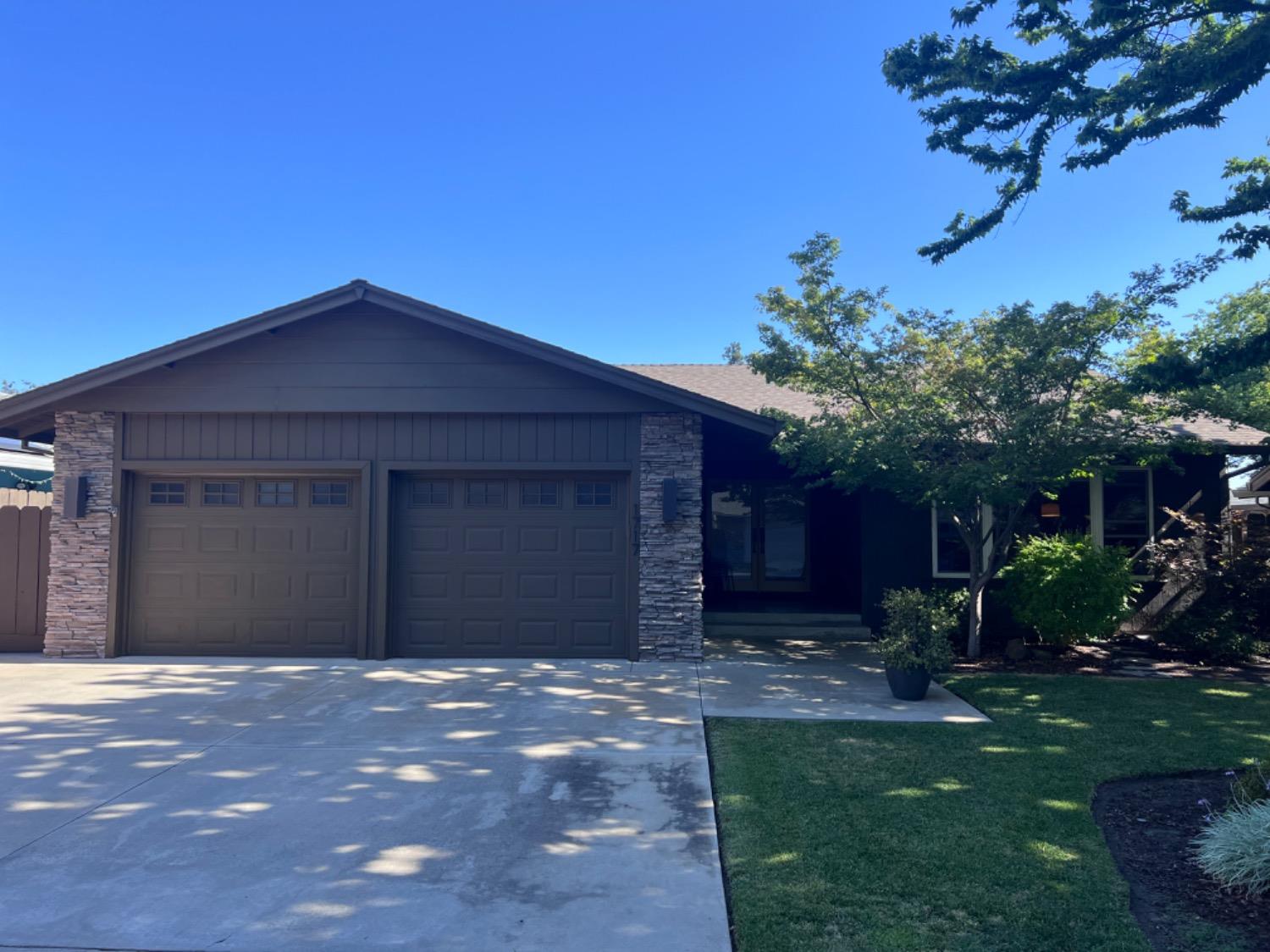 Detail Gallery Image 2 of 49 For 1717 Fairington Ln, Modesto,  CA 95355 - 3 Beds | 2 Baths