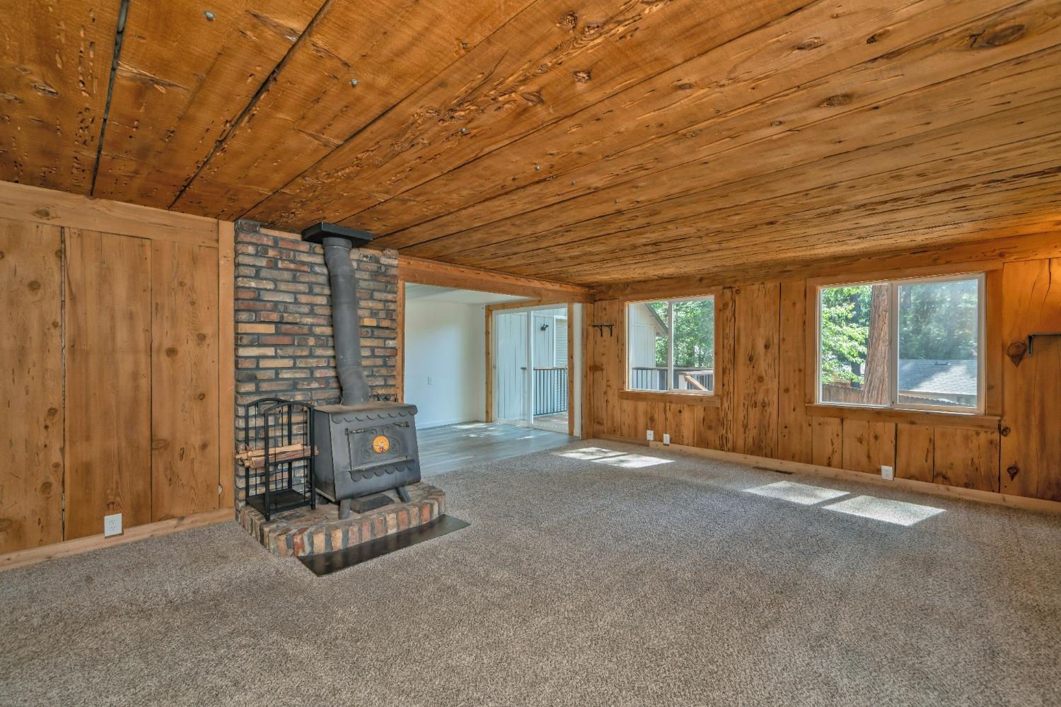 Detail Gallery Image 11 of 62 For 5670 Eastwood Ln, Pollock Pines,  CA 95726 - 4 Beds | 1/1 Baths