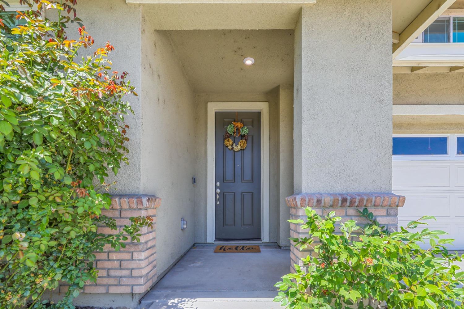 Detail Gallery Image 5 of 60 For 10921 Mikas Pond Way, Stockton,  CA 95219 - 5 Beds | 3/1 Baths